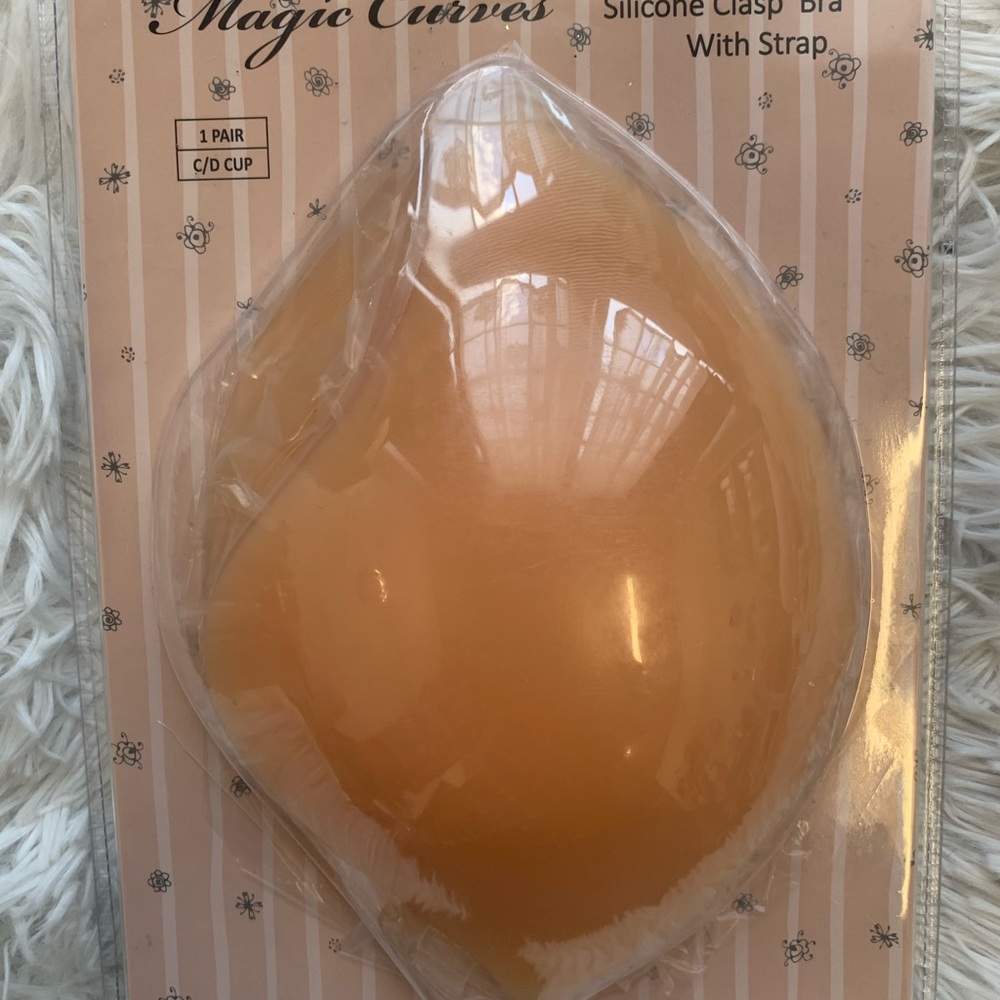 Magic Curves Silicone Clasp bra with strap